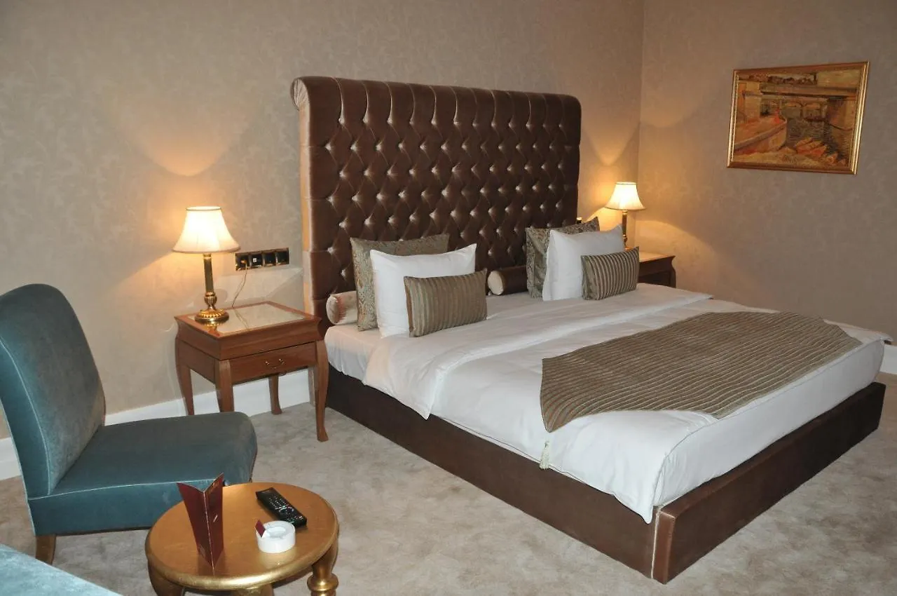Lake Palace Baku 5*,