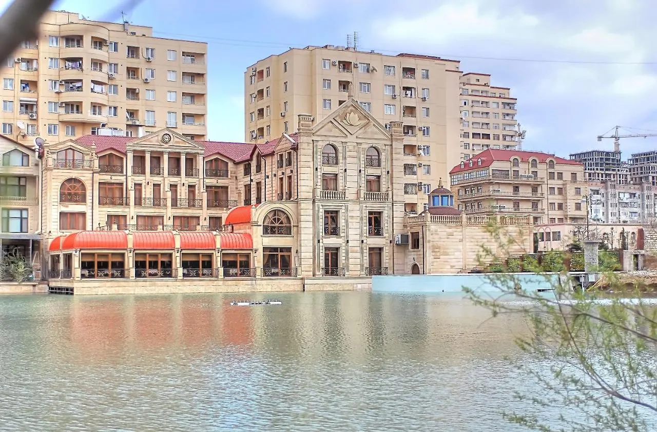 Lake Palace Baku 5*,