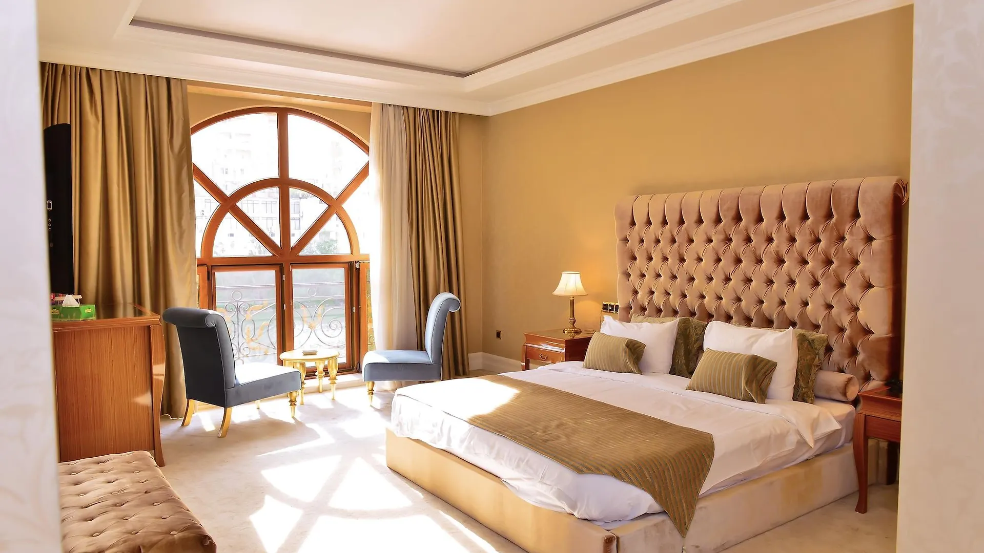 Lake Palace Baku 5*,