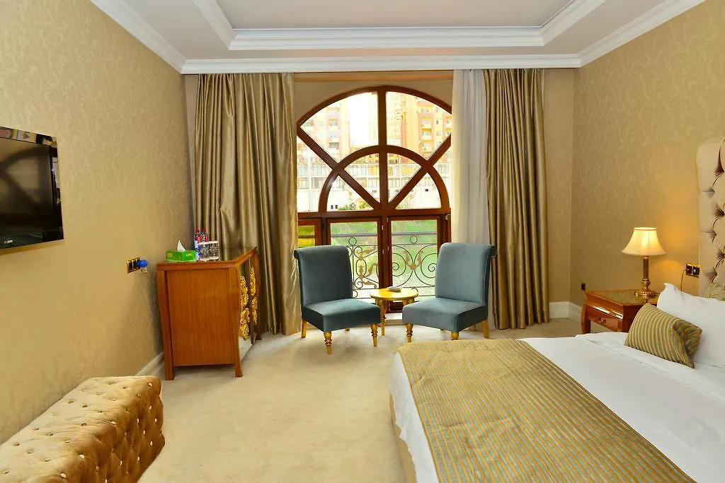 Lake Palace Baku 5*,