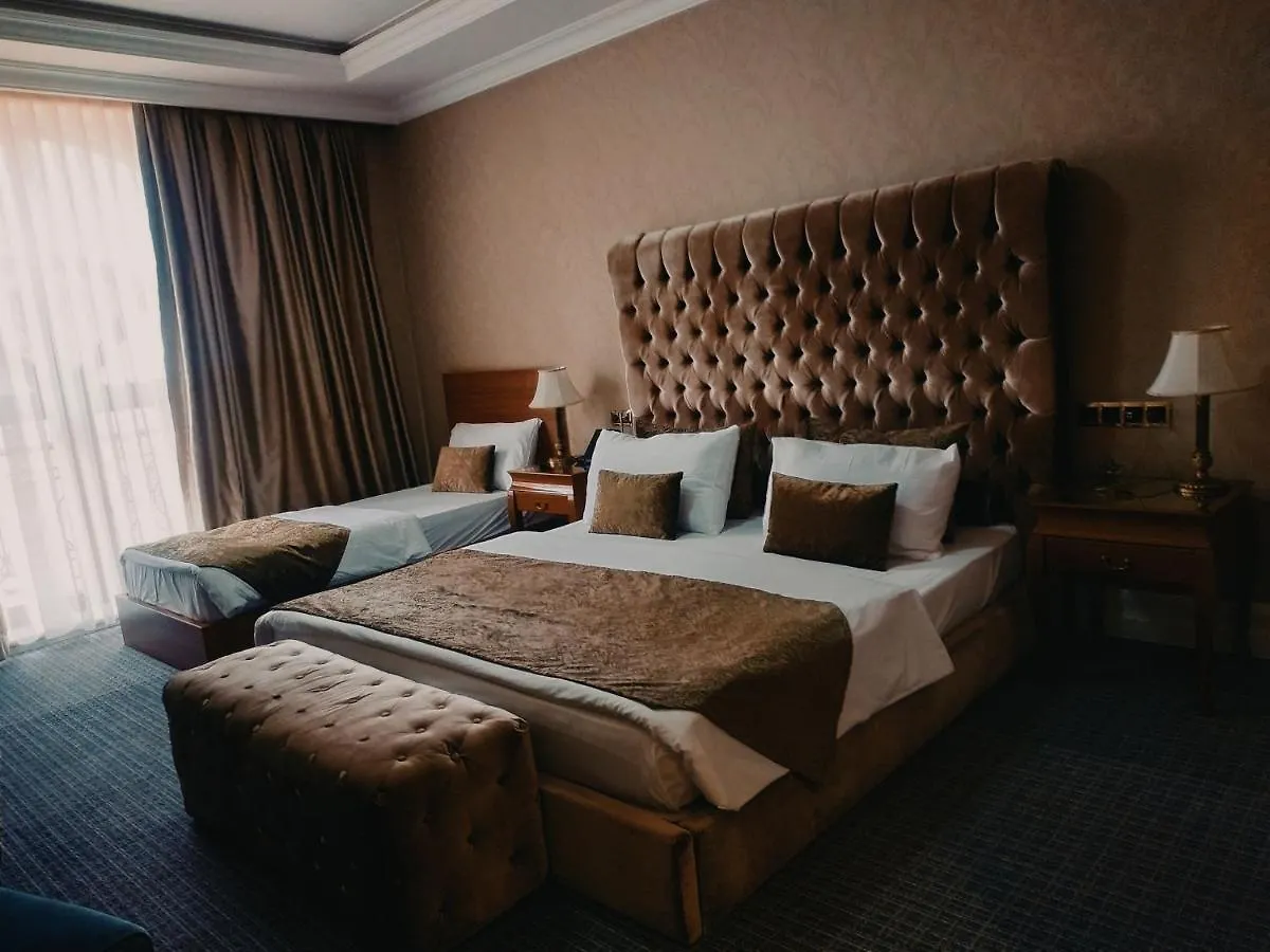 Lake Palace Baku 5*,